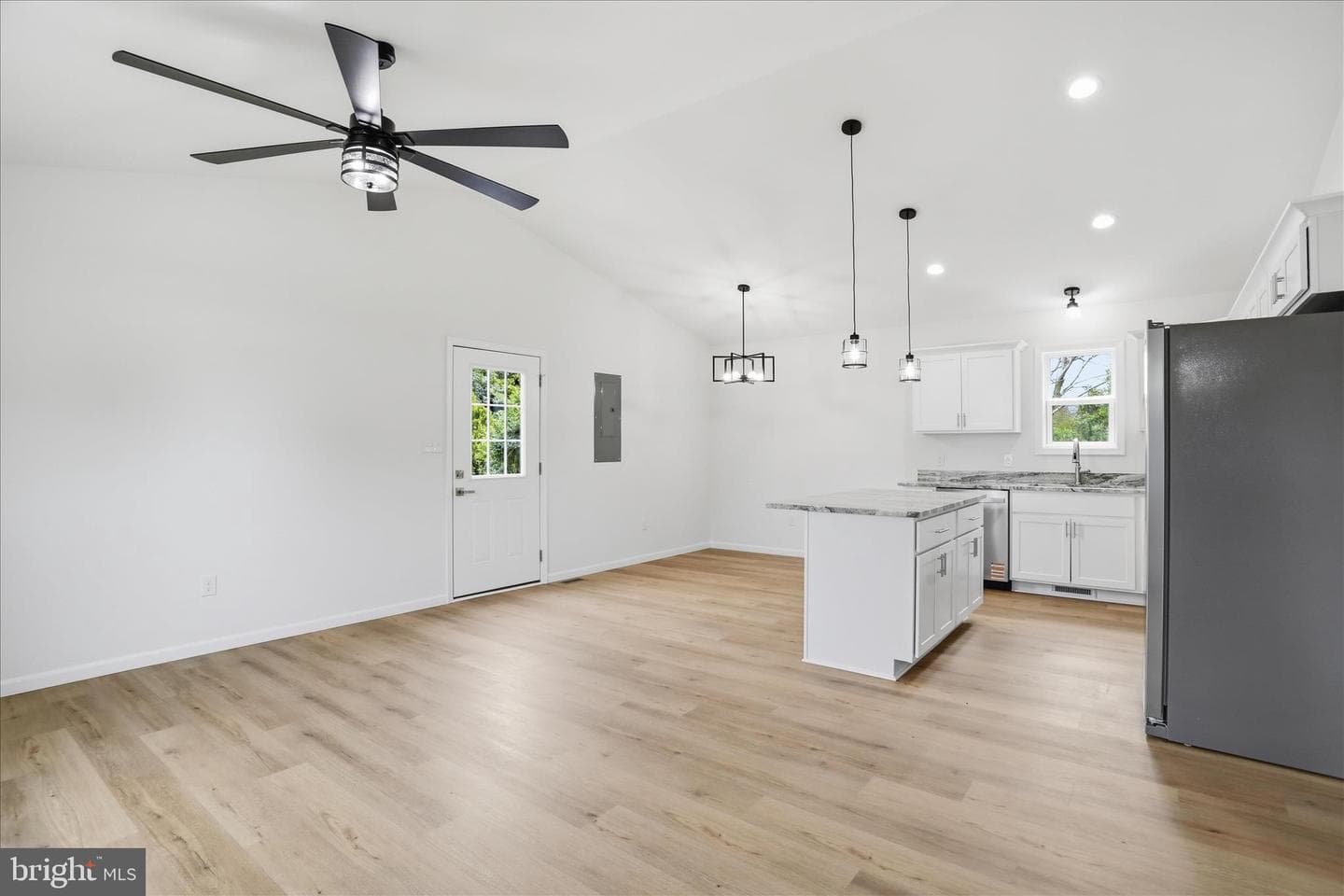 304 East 11th Avenue photo 4