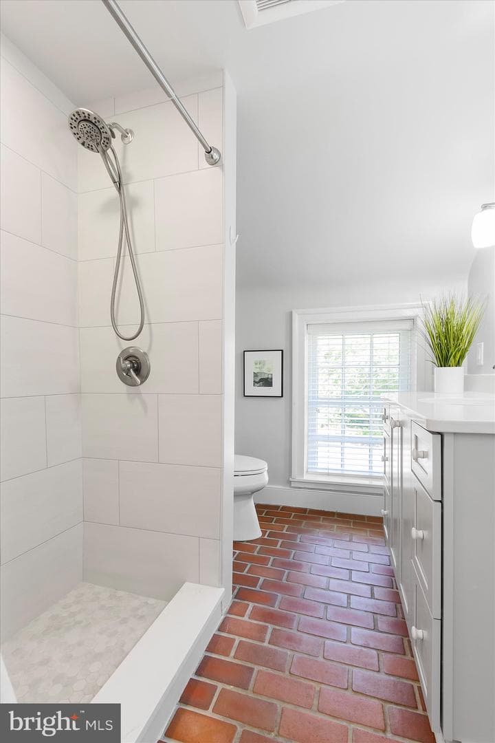 205 W High Street photo 18