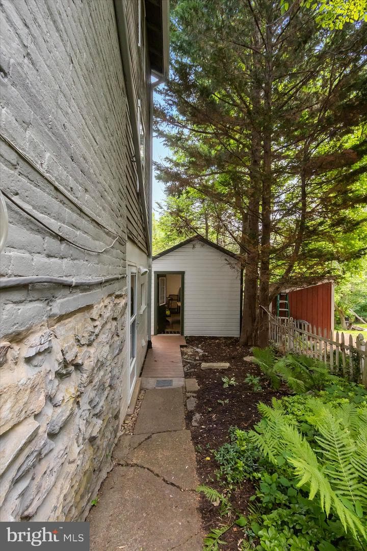 205 W High Street photo 31