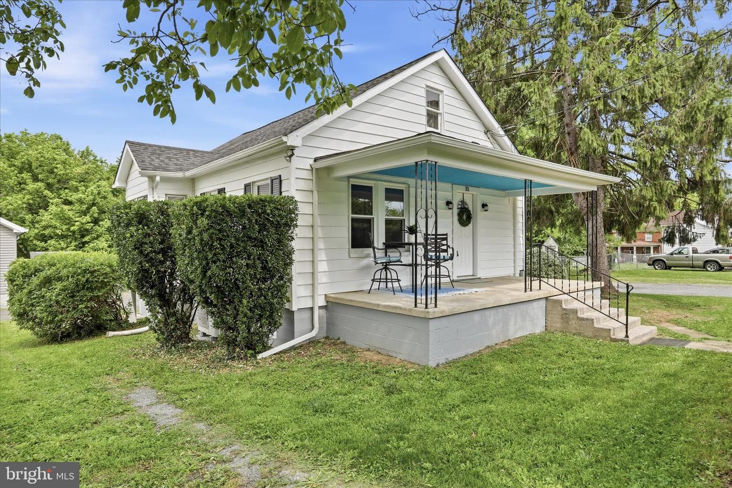 35 Paul Courtney Dr photo 1