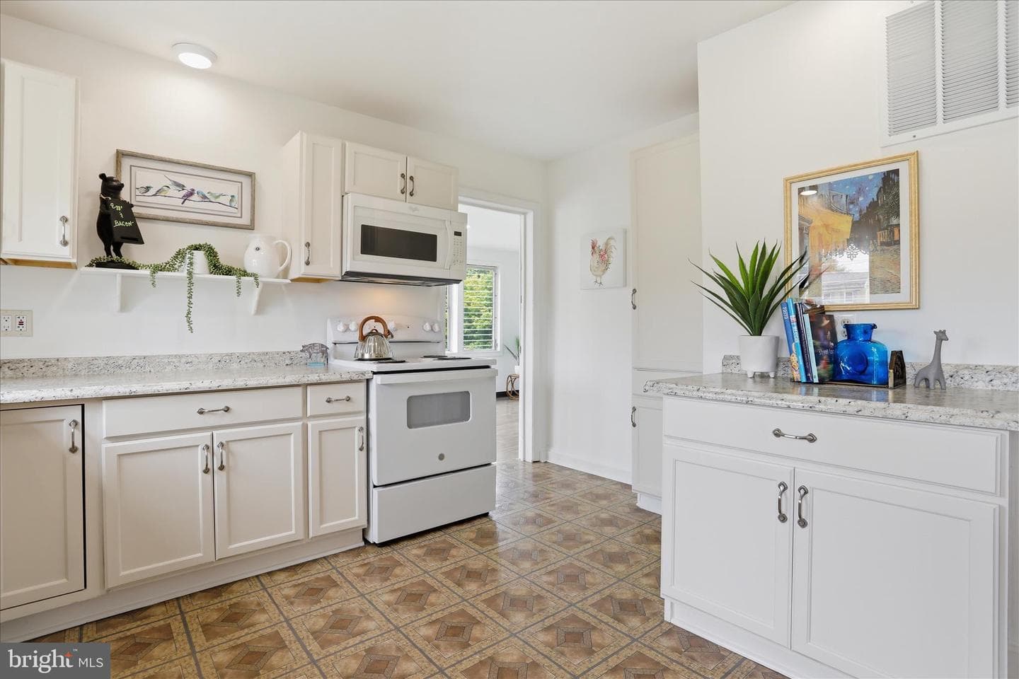 35 Paul Courtney Dr photo 15