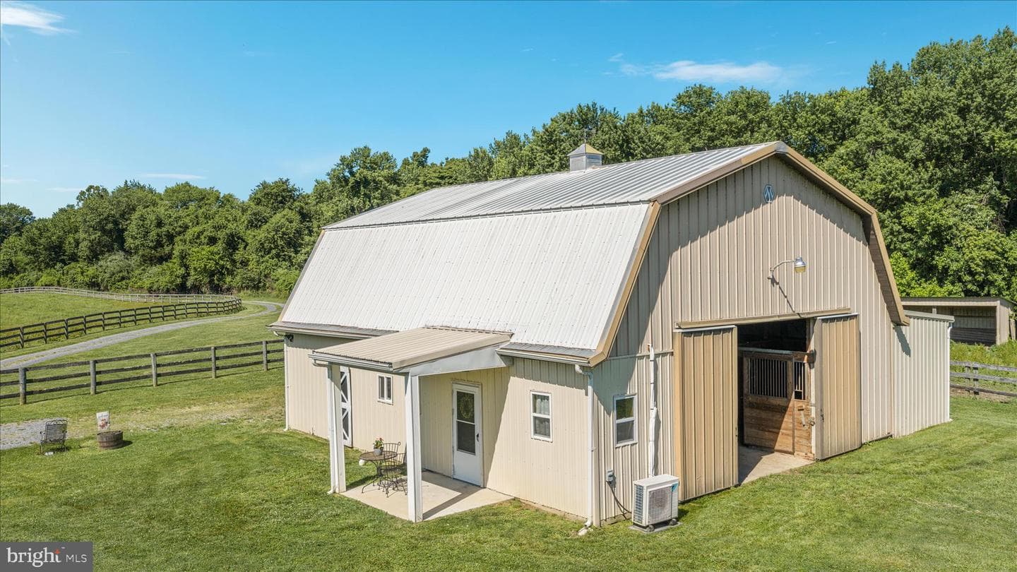 82 Pond Road photo 41