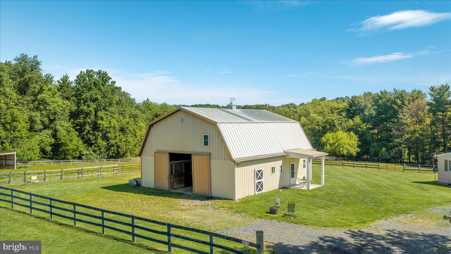 82 Pond Road photo 42