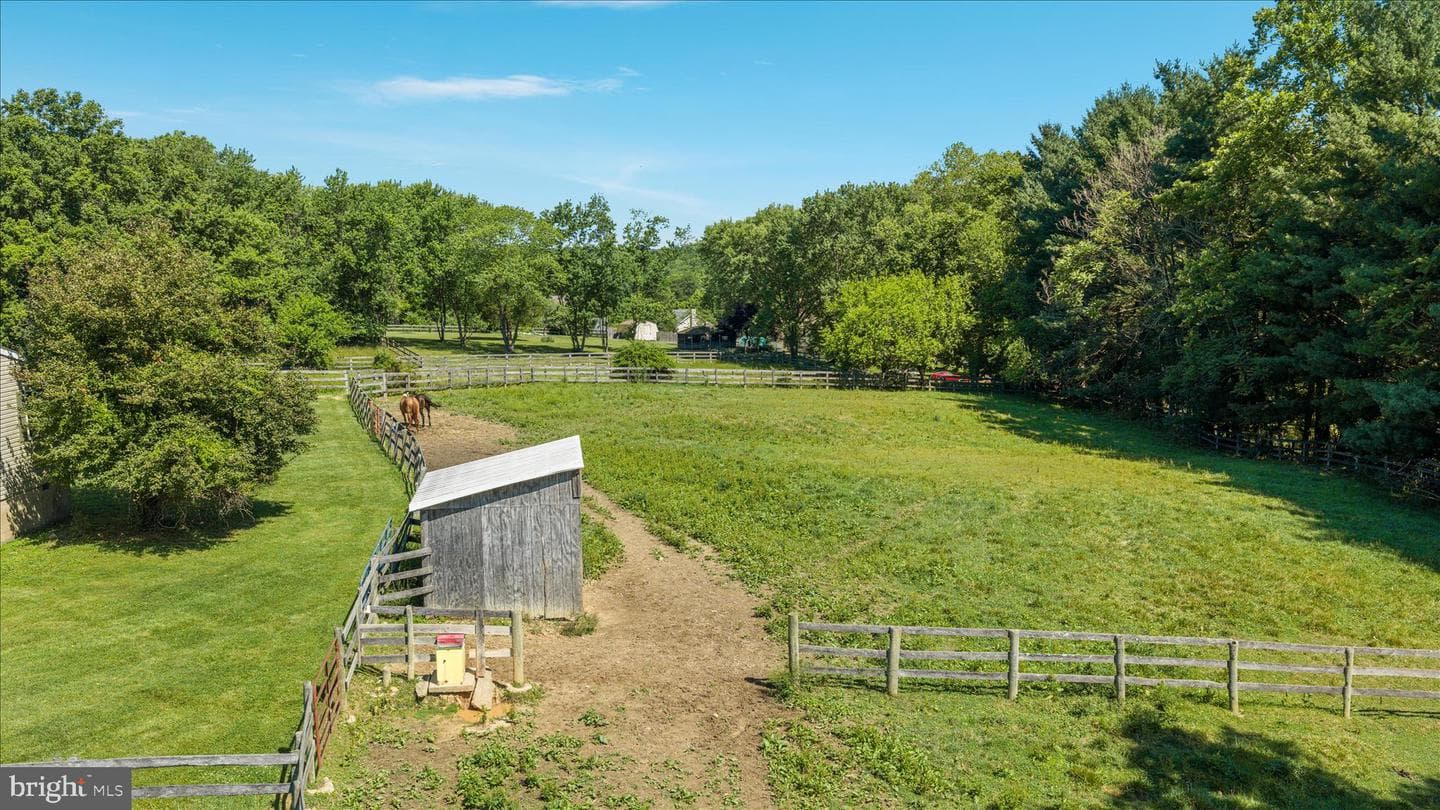 82 Pond Road photo 66