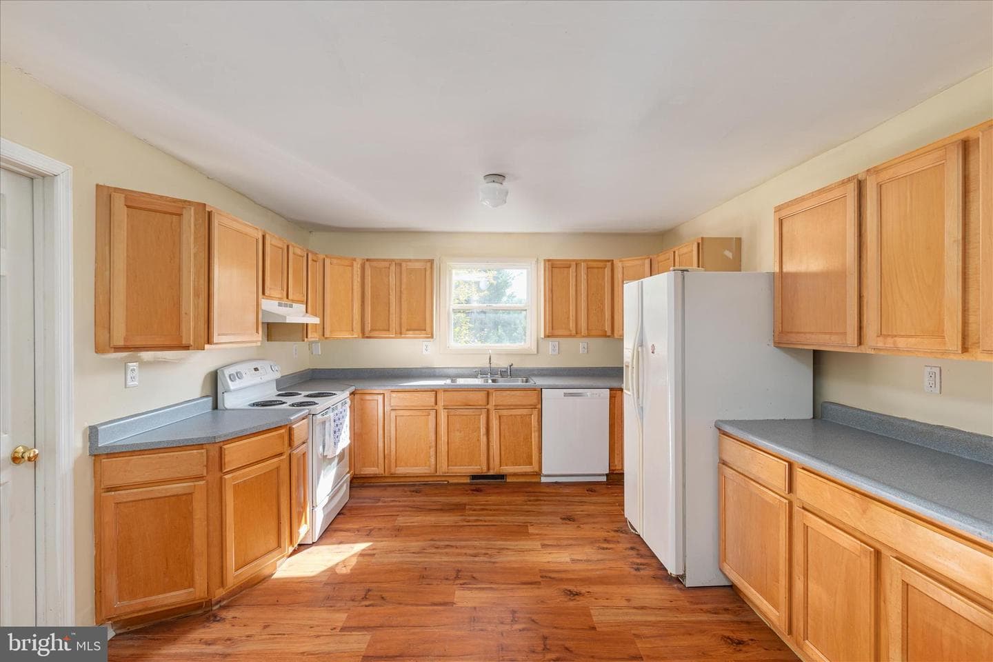 82 Pond Road photo 9