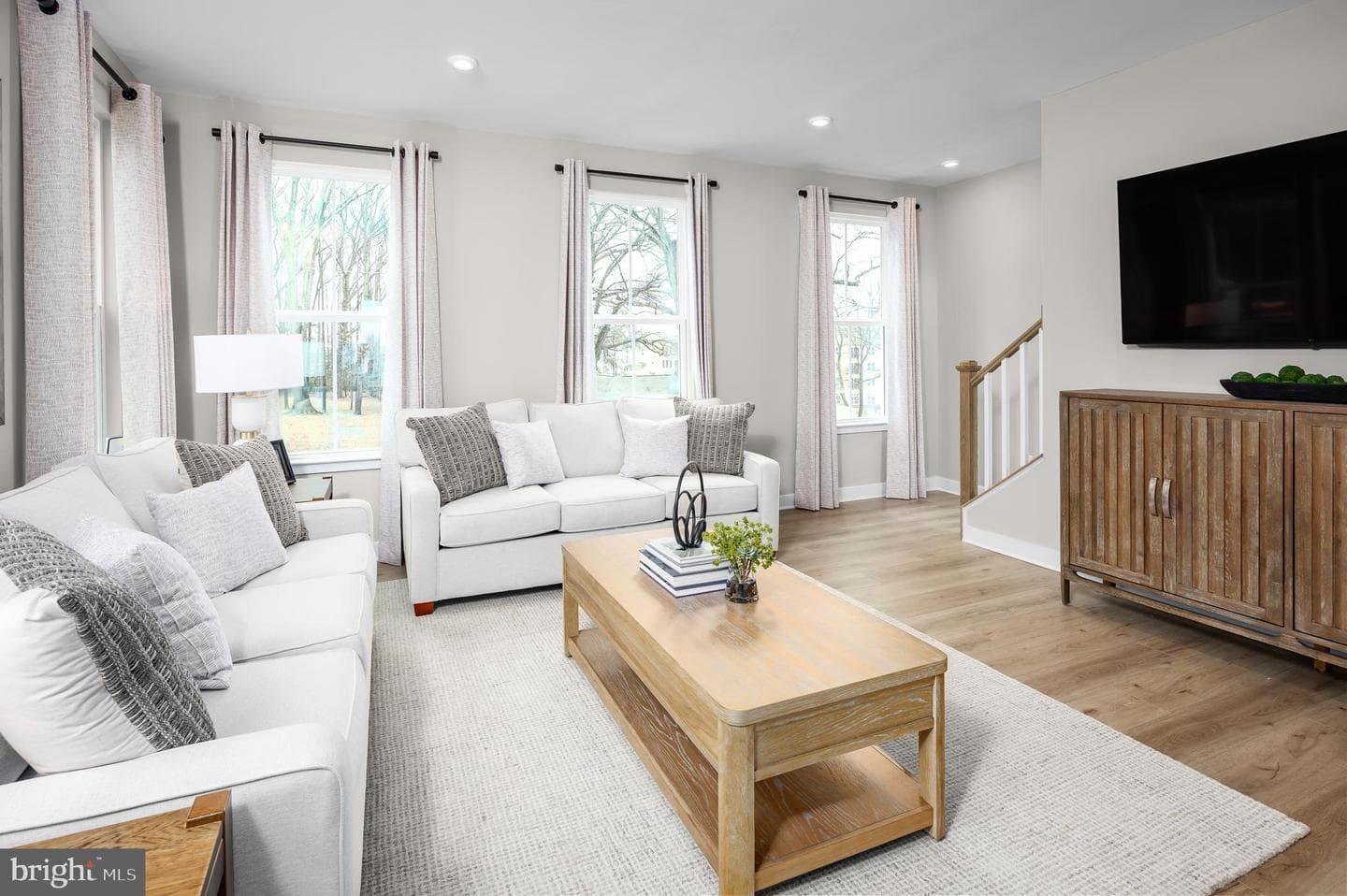 1004 Destrier Street photo 3