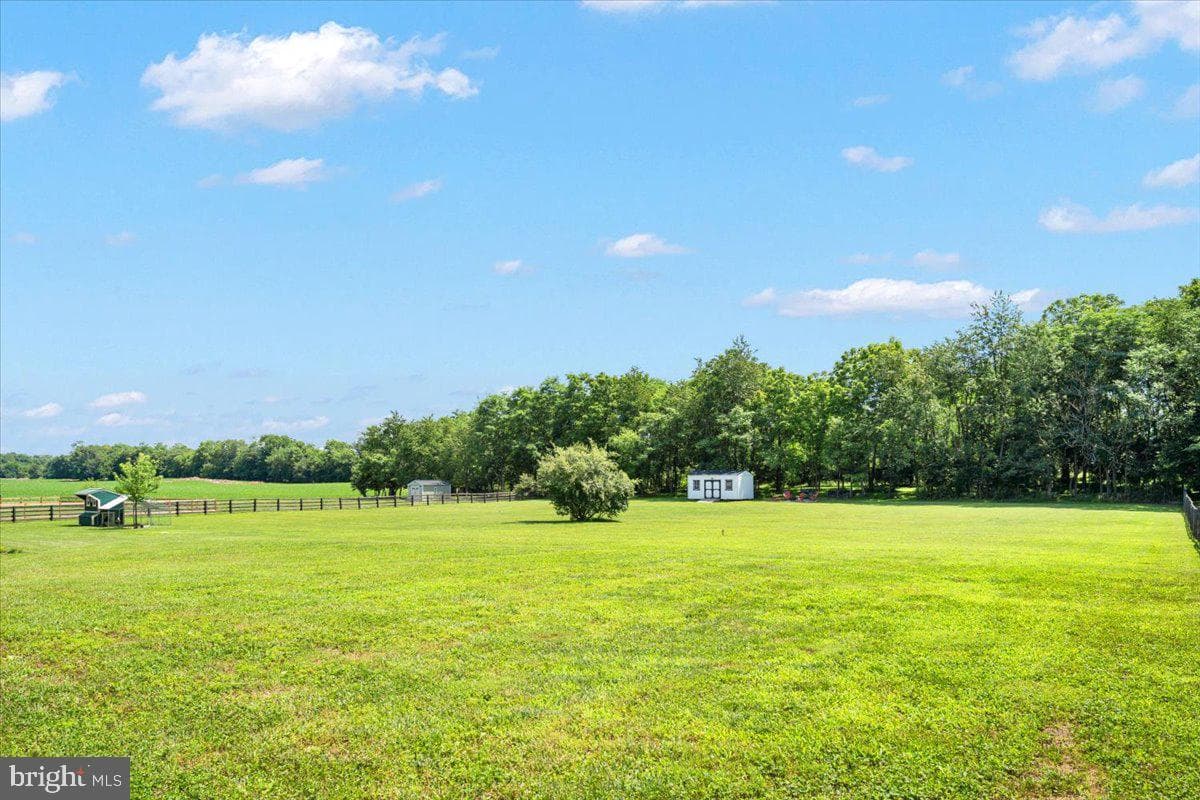 352 Basset Lane photo 54