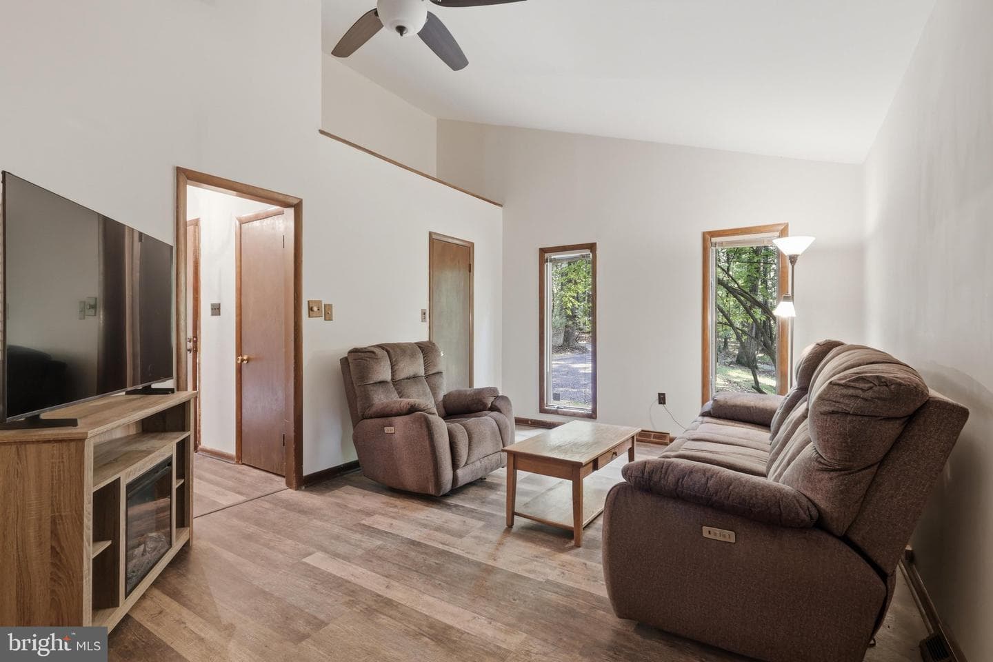 656 Kelly Drive photo 26