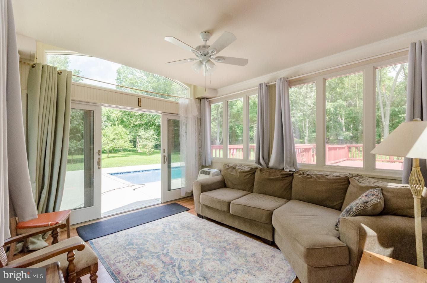 887 Woodbury Drive photo 2