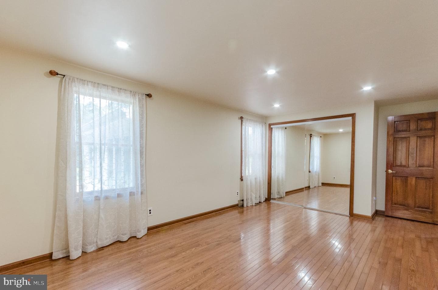 887 Woodbury Drive photo 42