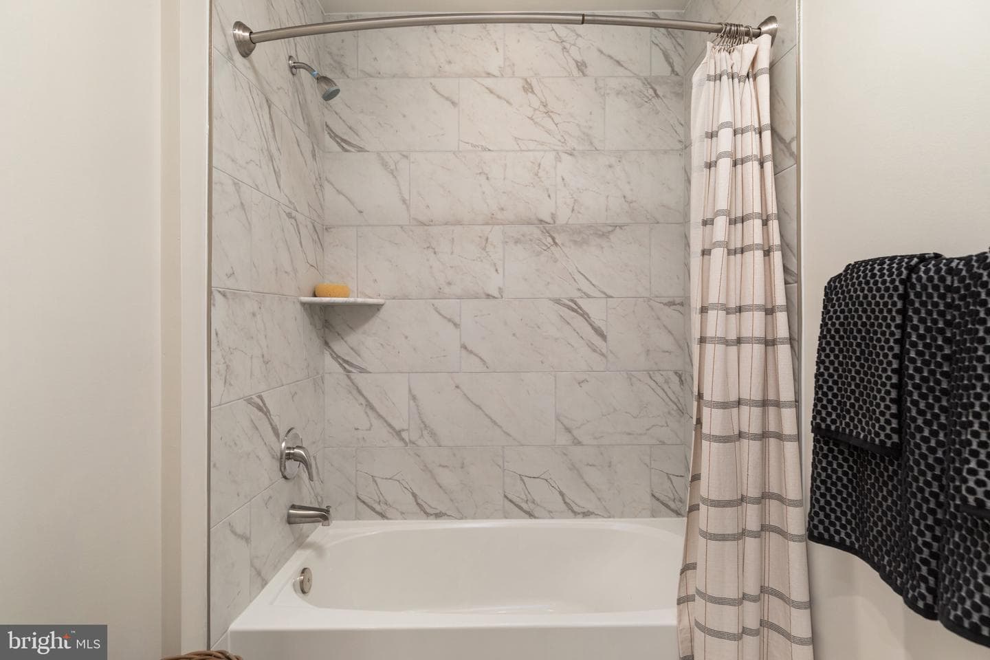 90 Thorton Avenue photo 8