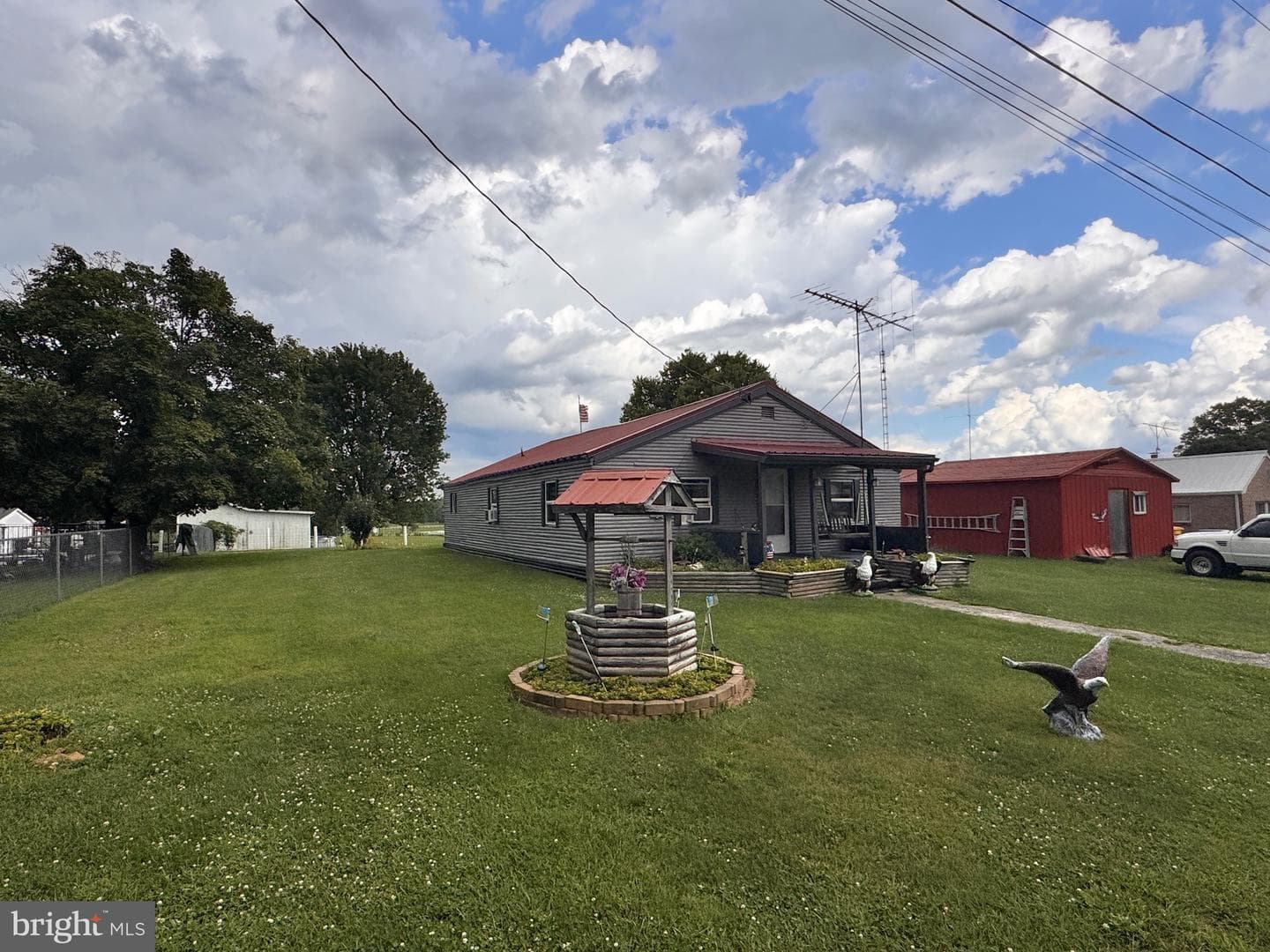 105 Marshall Street photo 1
