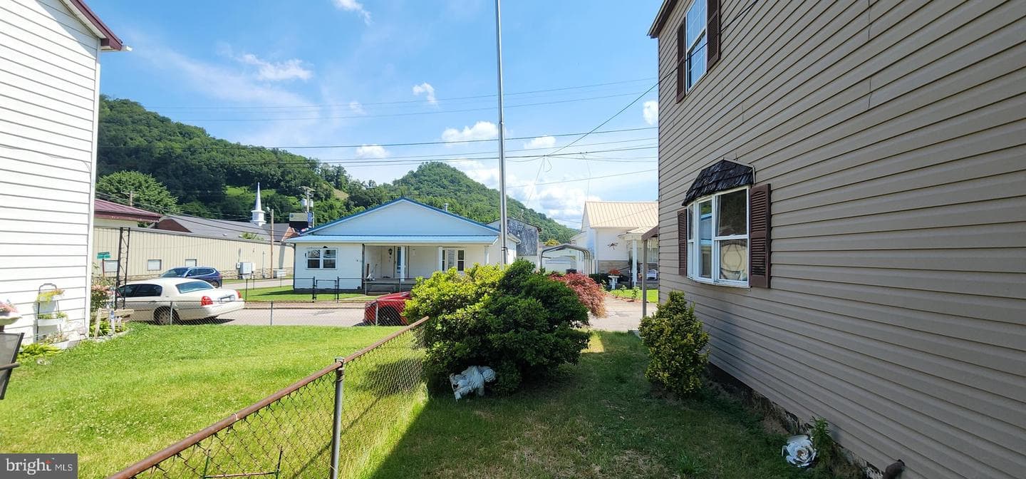 502 Alexander St photo 7