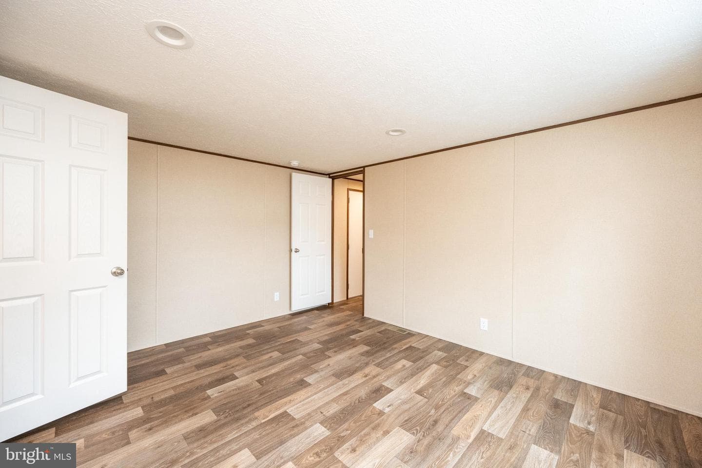 97 Saint Clair's Village photo 20
