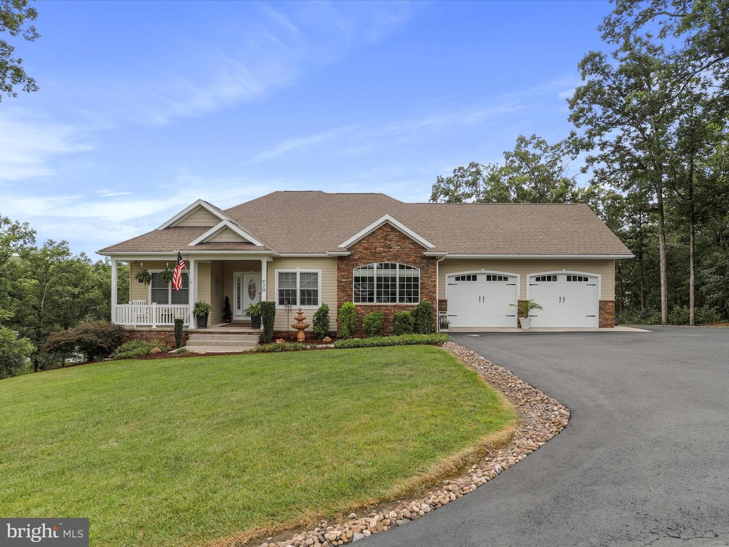 1510 N Lakewood Drive photo 4