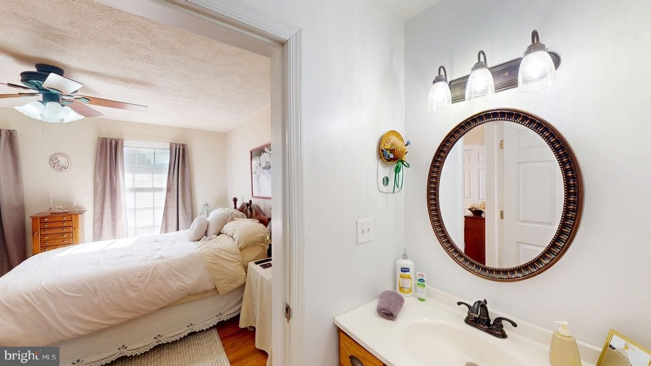 1560 Beacon Street photo 20