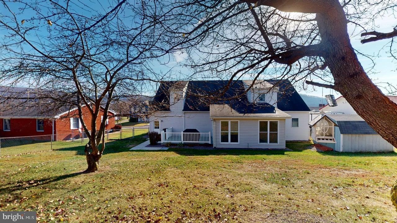 1560 Beacon Street photo 4