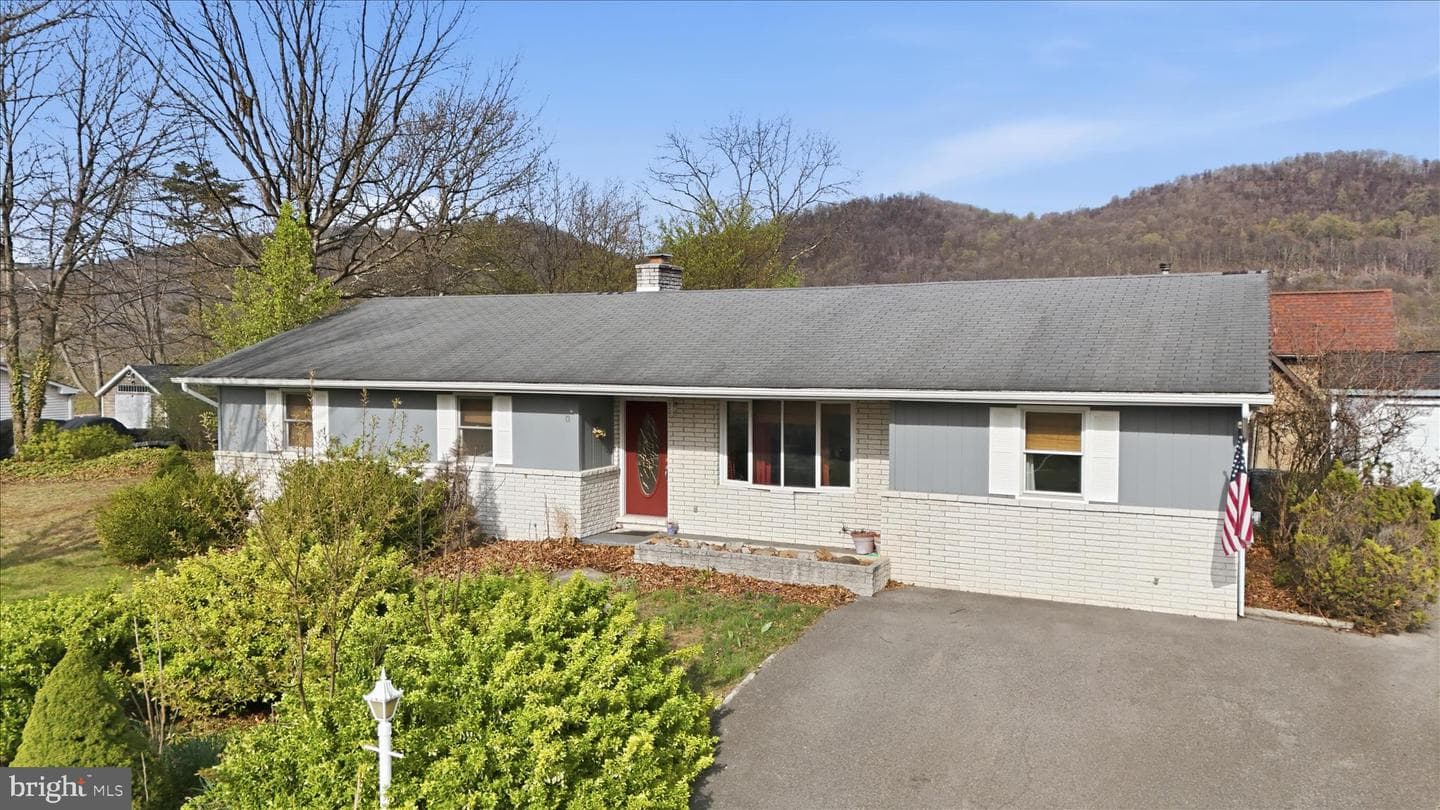 12 Juniper Drive photo 2