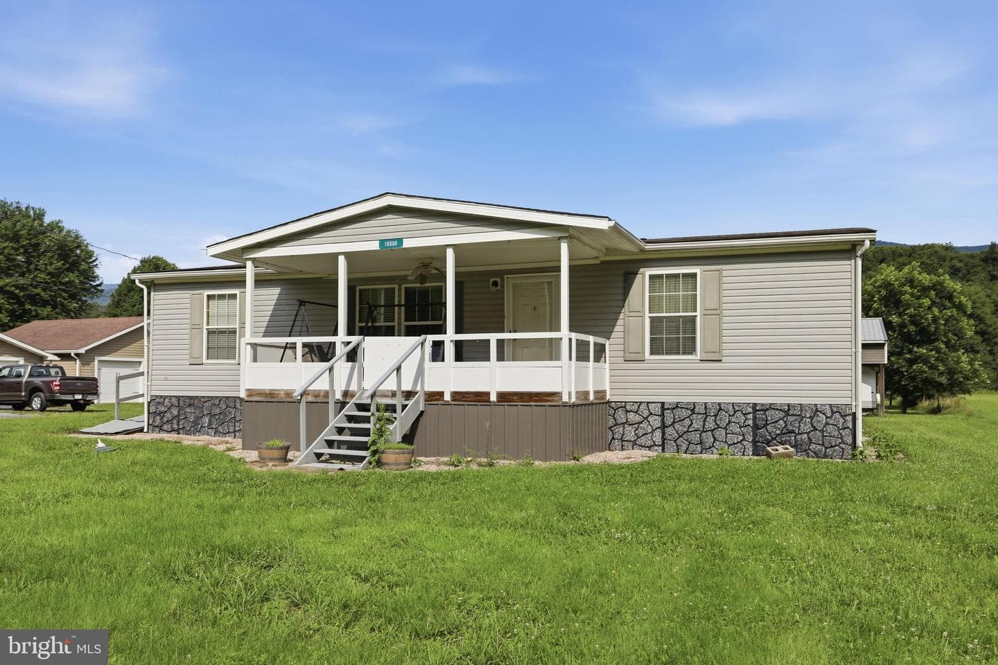 10566 Northwestern Turnpike, New Creek