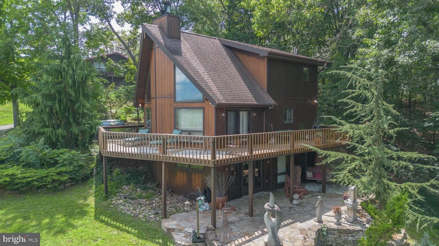 144 Mulberry Lane photo 5