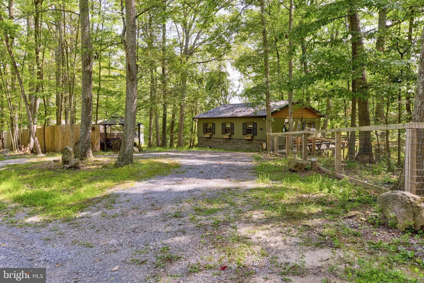142 Redbud Lane photo 4