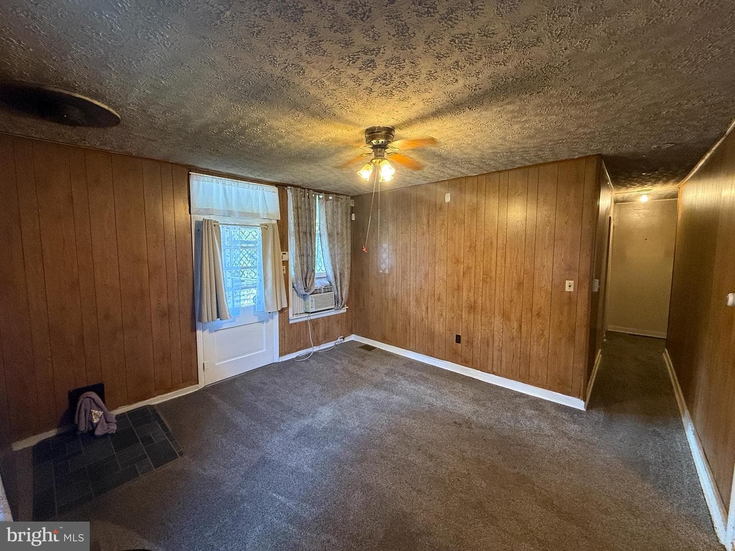 892 S Washington Street photo 4