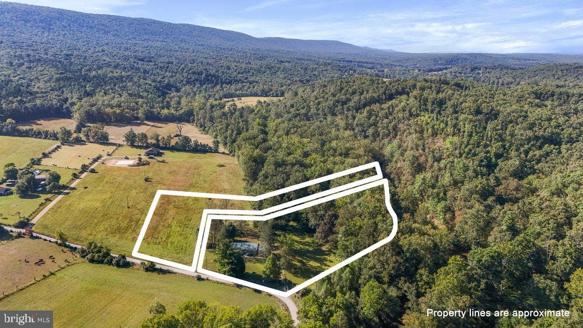 25 Millhaven Lane photo 2