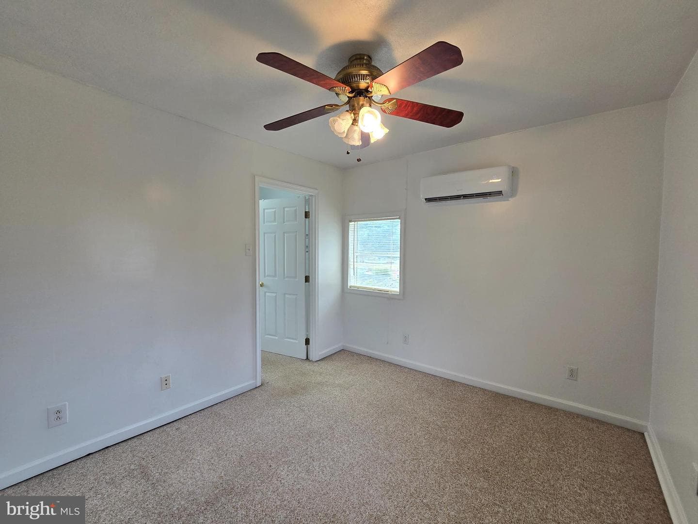 240 Ewing Street photo 20