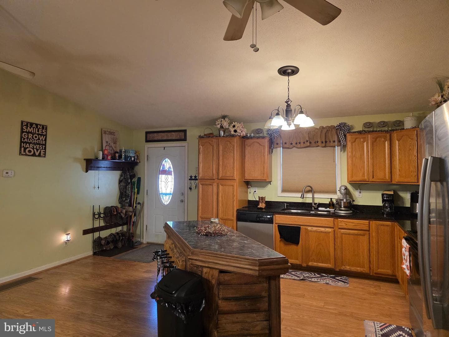 193 Idris Lane photo 21
