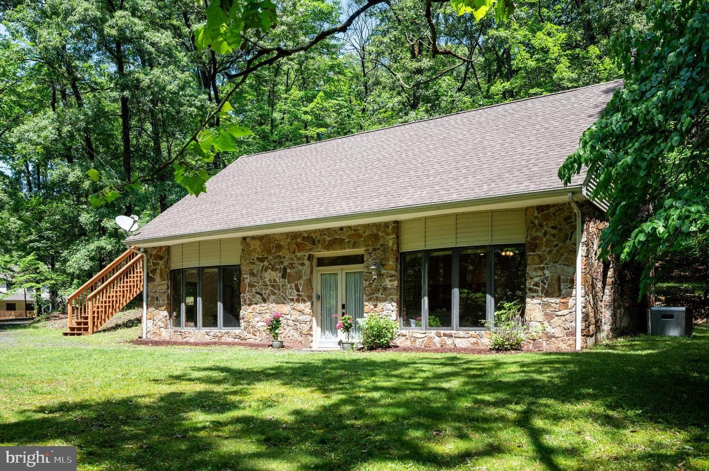 734 Log Cabin Lane photo 3