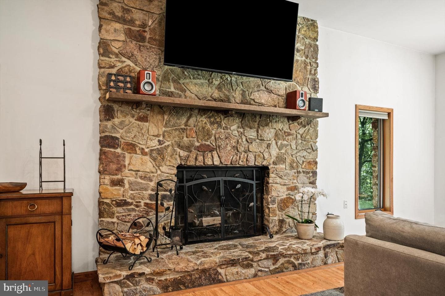 734 Log Cabin Lane photo 6