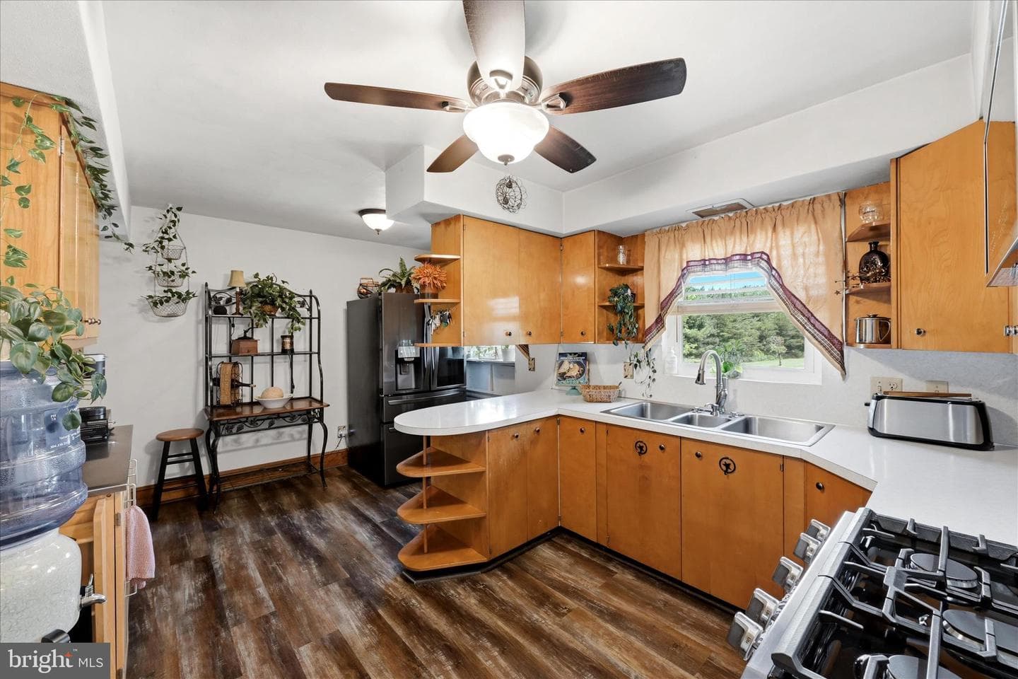 9581 Valley Road photo 11