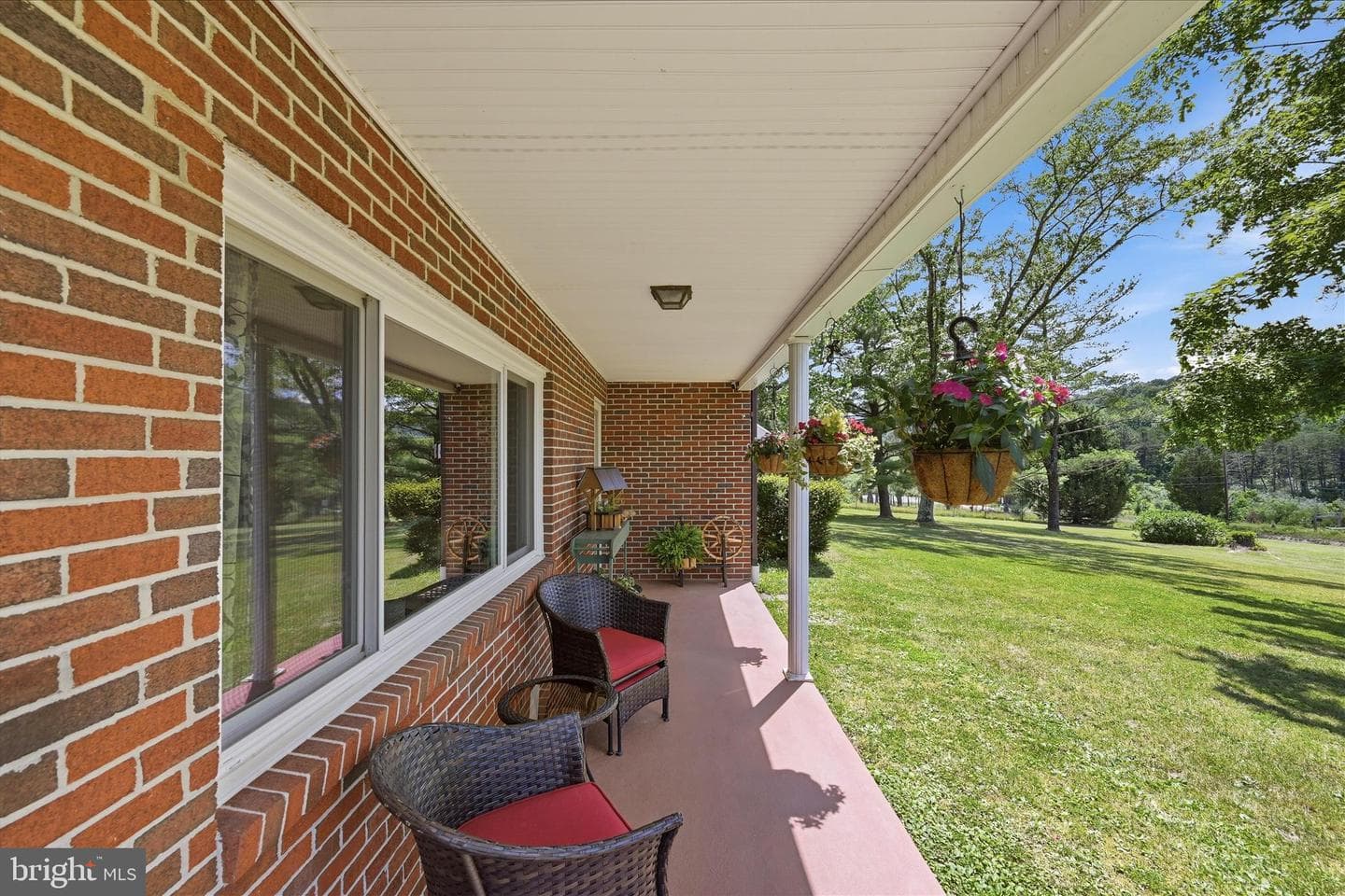 9581 Valley Road photo 4