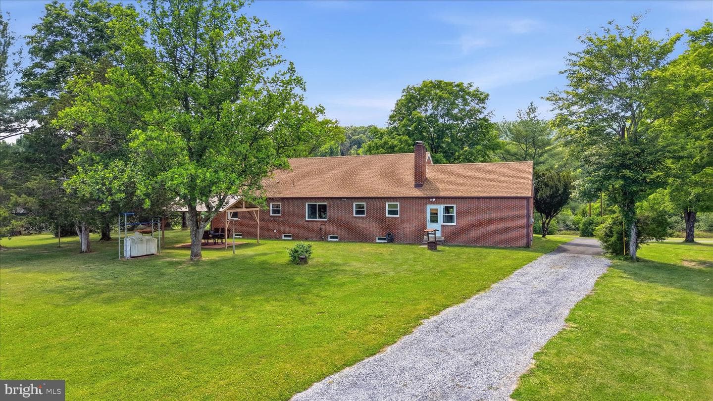 9581 Valley Road photo 53