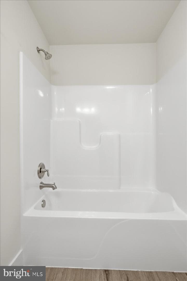 124 Medford Lane photo 25
