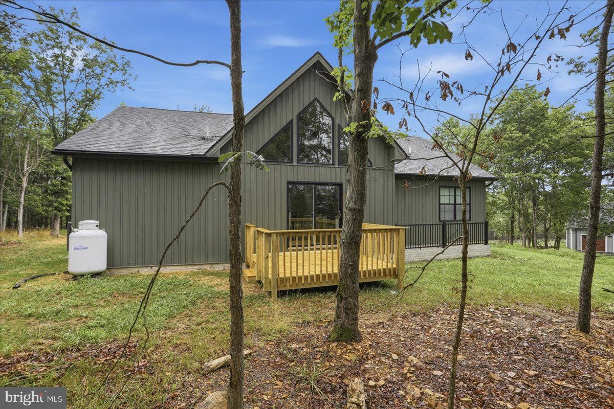 124 Medford Lane photo 35