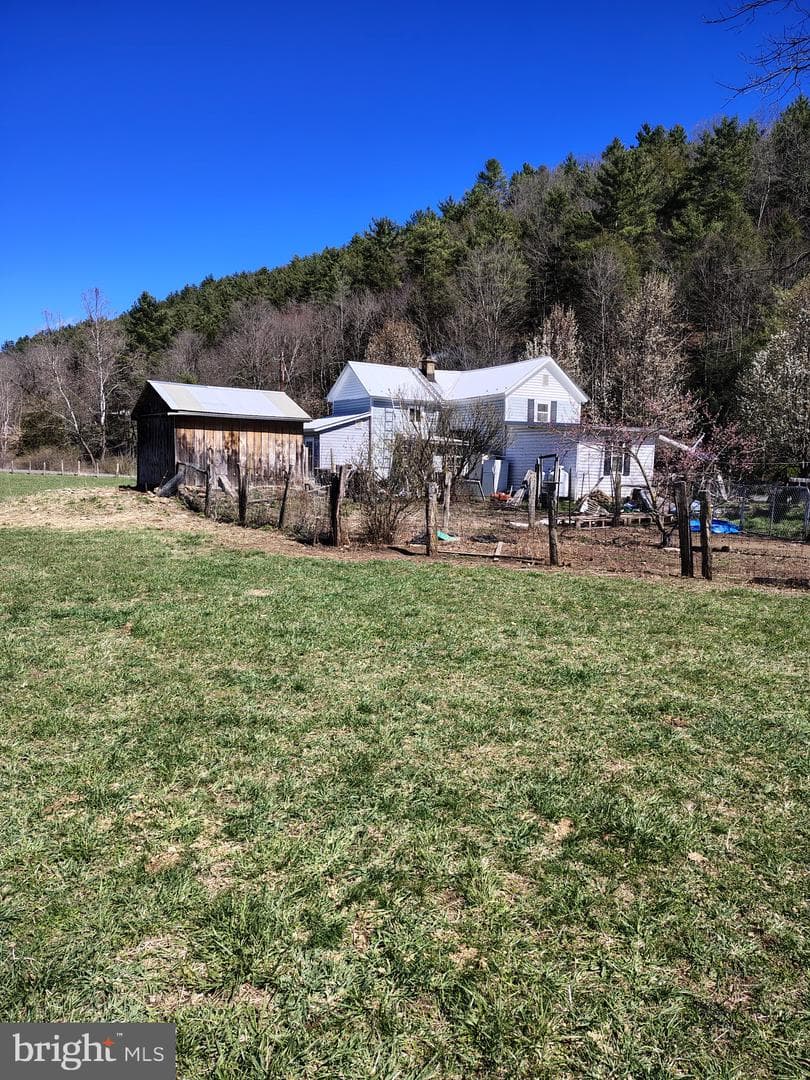 8124 Thorn Creek Road photo 1