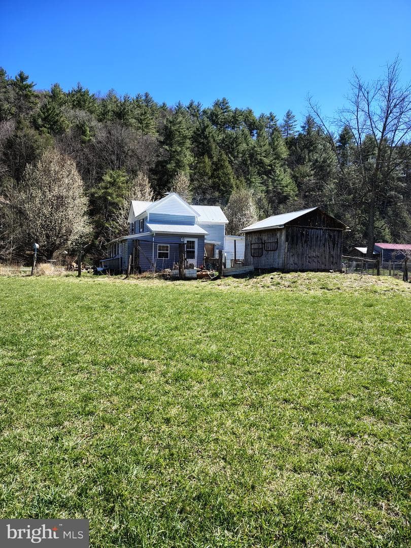 8124 Thorn Creek Road photo 2