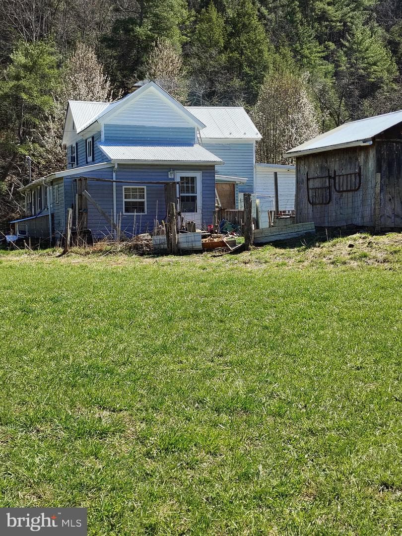 8124 Thorn Creek Road photo 4